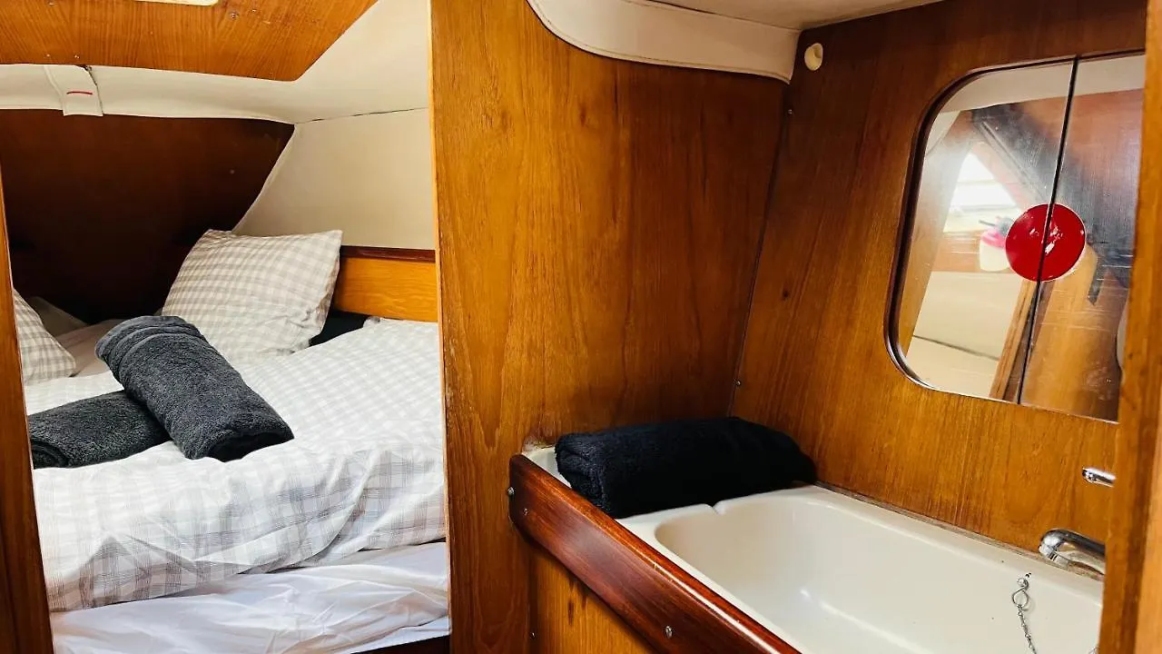 Cozy Sailing Boat Barcelona Hotel Sant Adria de Besos
