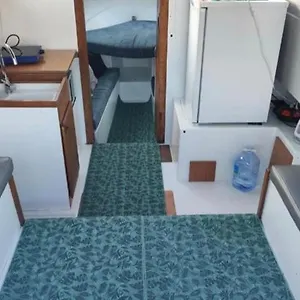 Hotel en barco Boat To Sleep In Barcelona, Sant Adrià de Besòs
